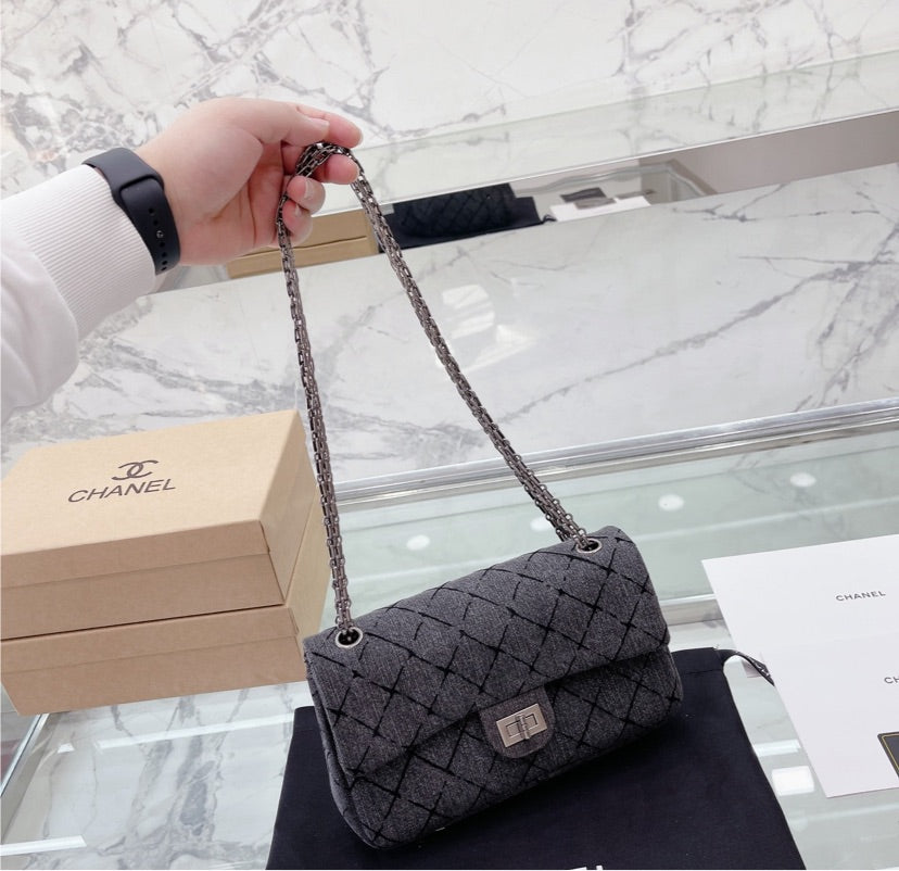 Woman Top Quality Chanel shoulder handbag