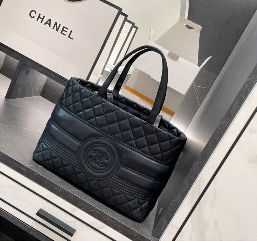 Black leather woman Top Quality Chanel handbag