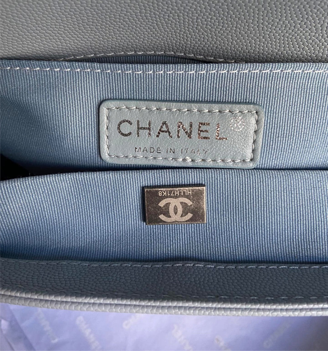 Woman Top Quality Chanel shoulder handbag