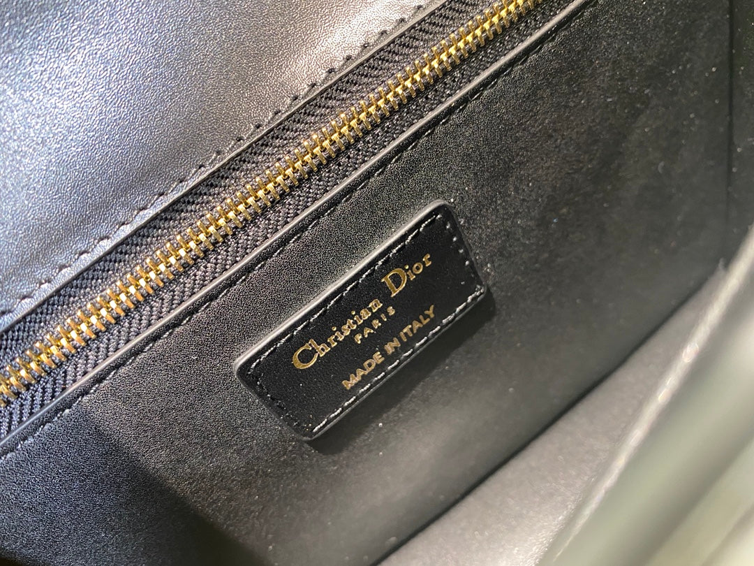Christian Dior 30 Montaigne Bag