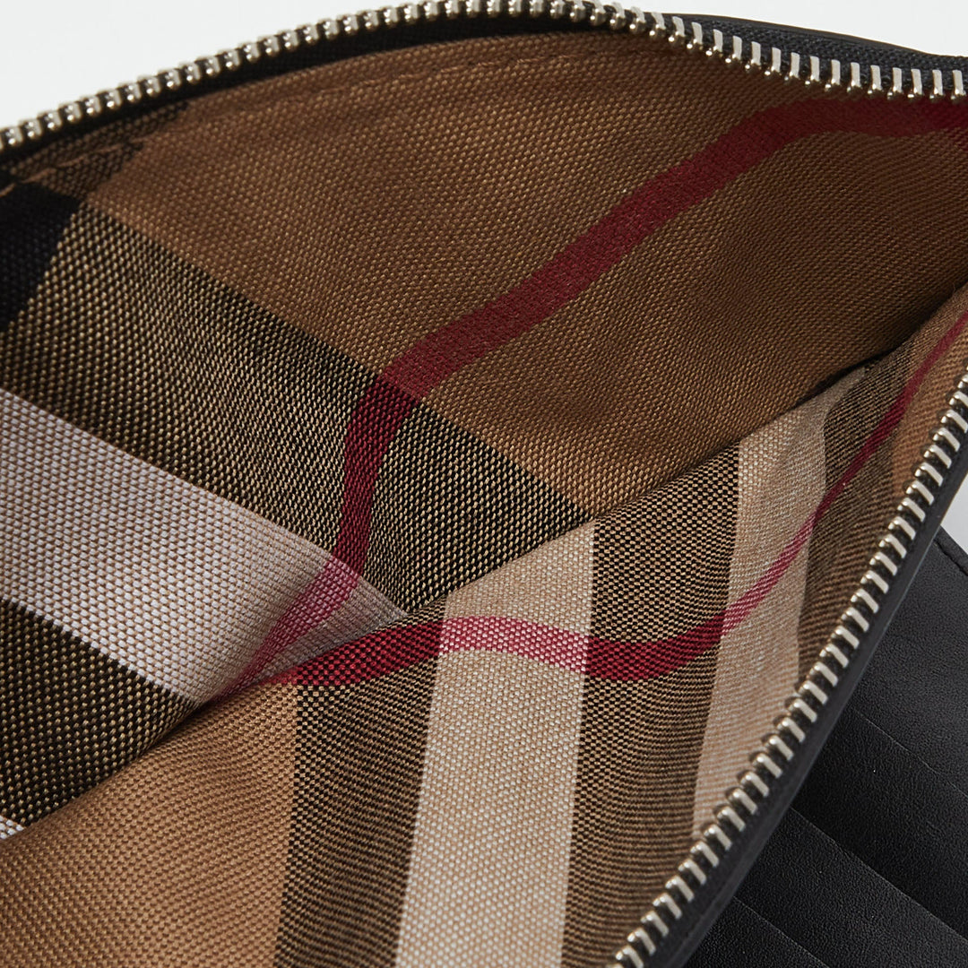 BURBERRY Black Leather Zip Bifold Wallet