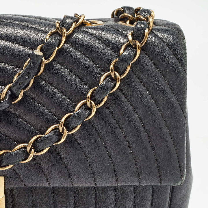 Chanel Black Quilted Leather Medium Pagoda New Bag
