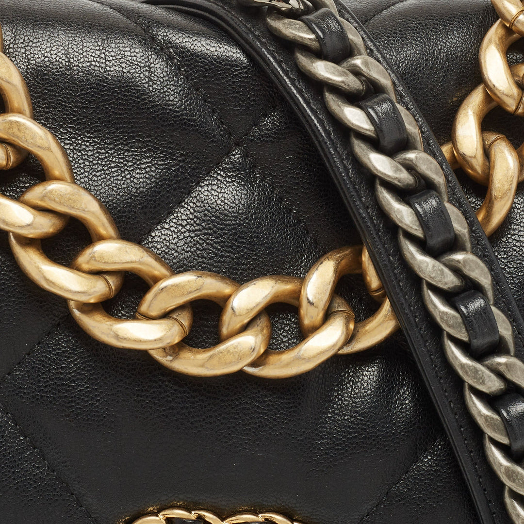 Chanel Black Quilted Leather CC Chain Link 19 New Bag