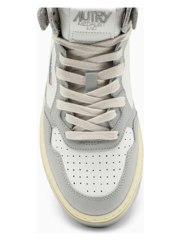 MEDALIST MID SNEAKERS IN WHITE/LIGHT GREY LEATHER