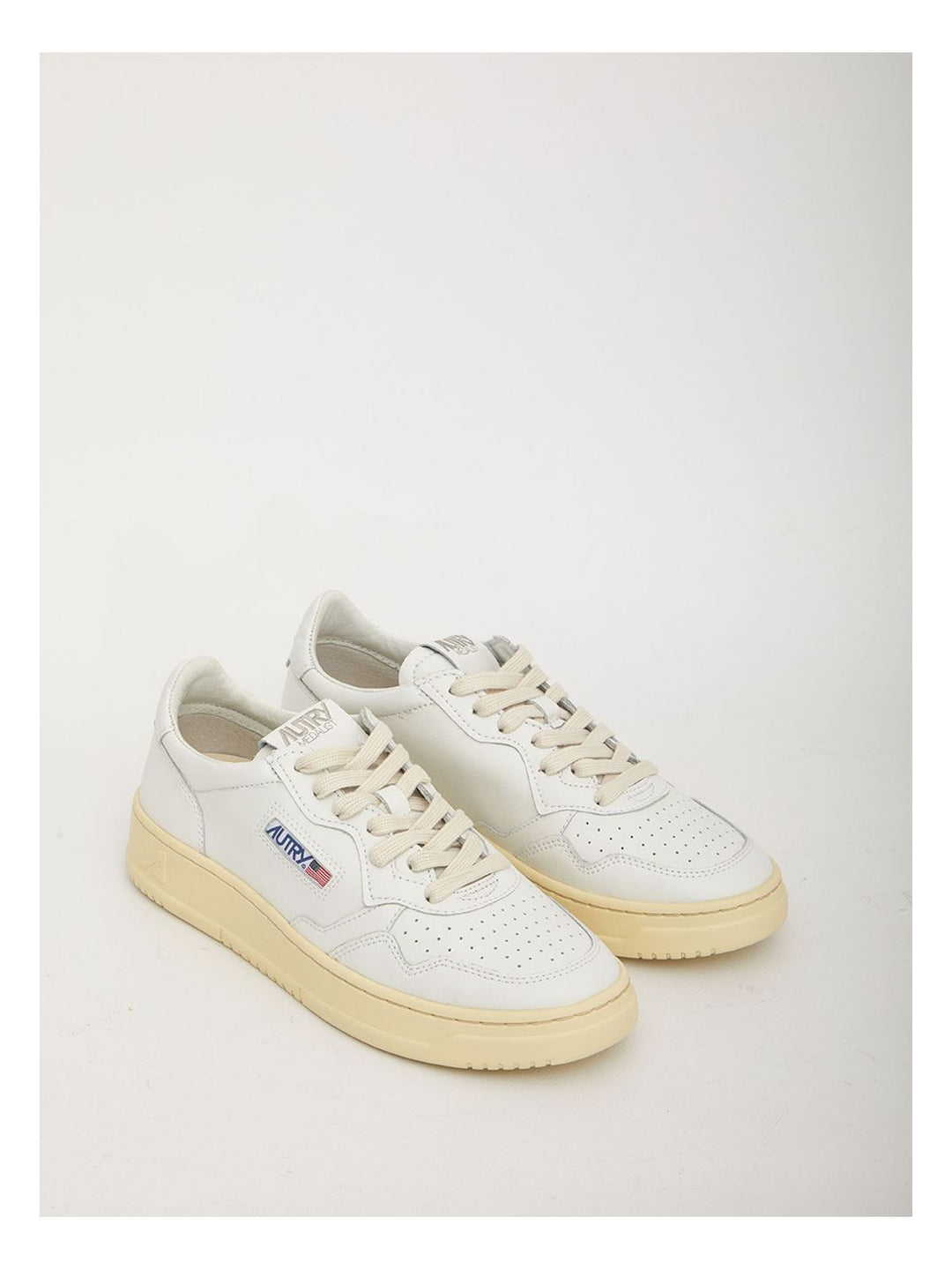 MEDALIST SNEAKERS