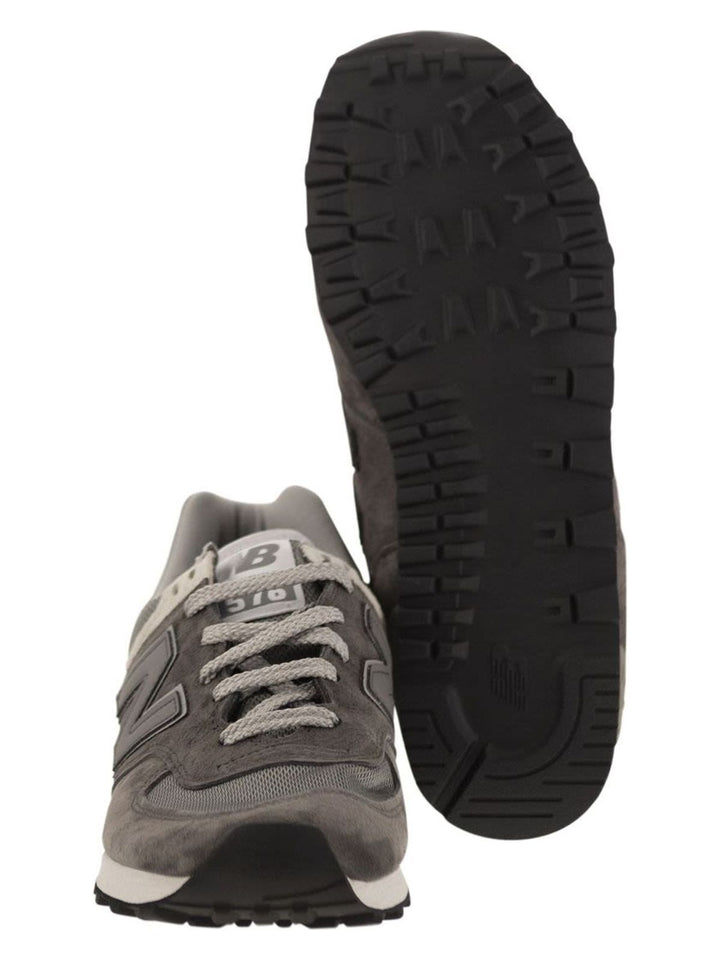 576 - SNEAKERS