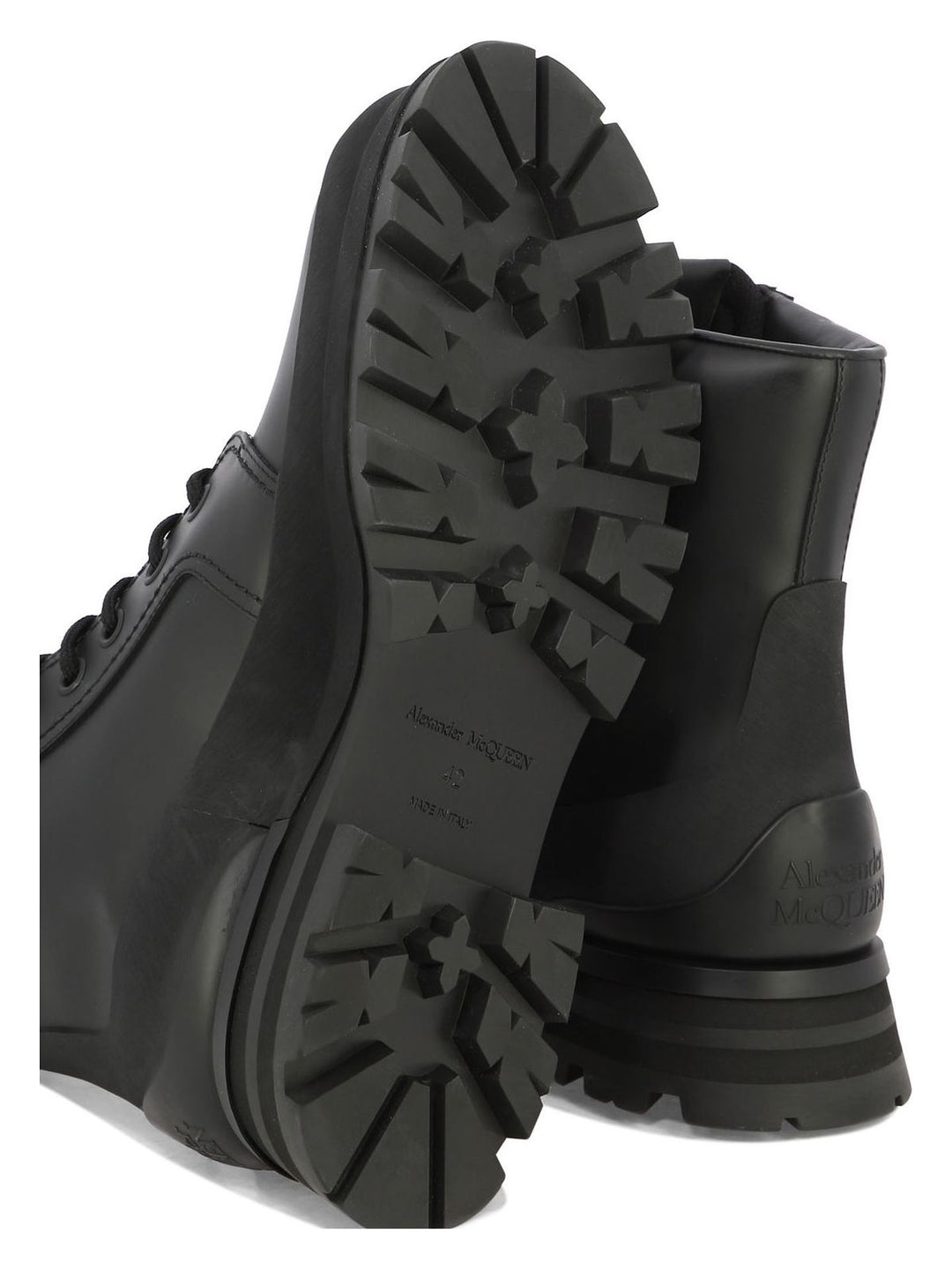 "WANDER" LACE-UP BOOTS