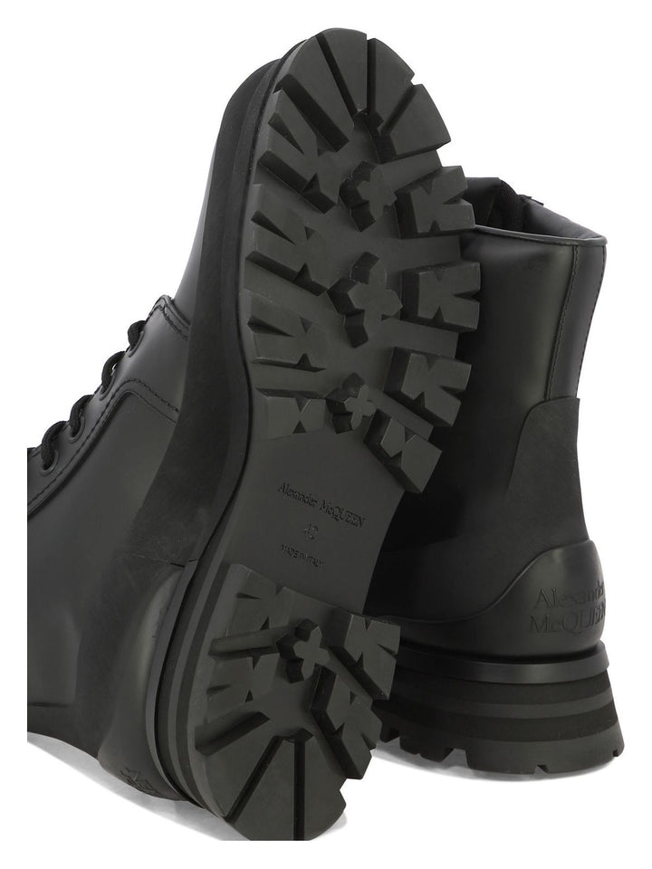 "WANDER" LACE-UP BOOTS