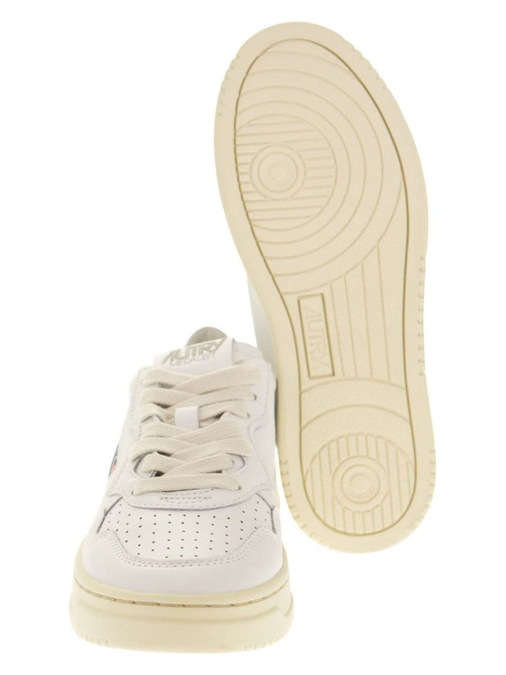WHITE LEATHER MEDALIST SNEAKERS