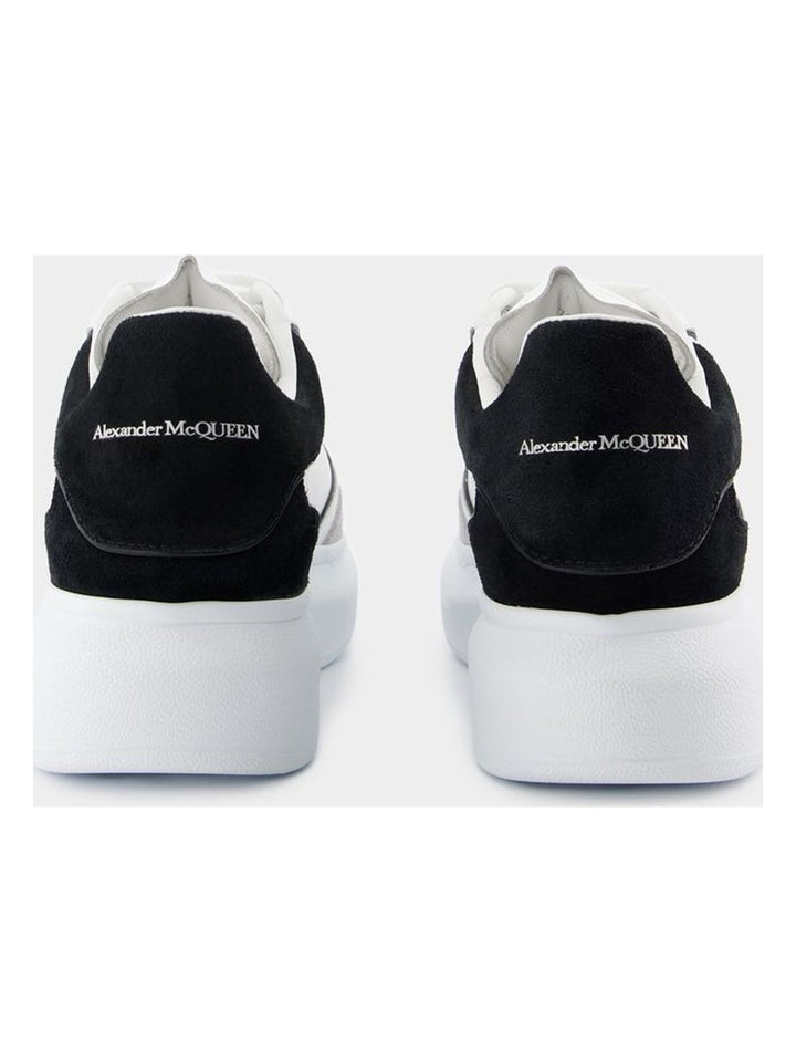 OVERSIZED SNEAKERS