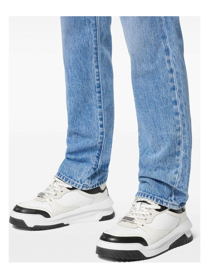 SNEAKER