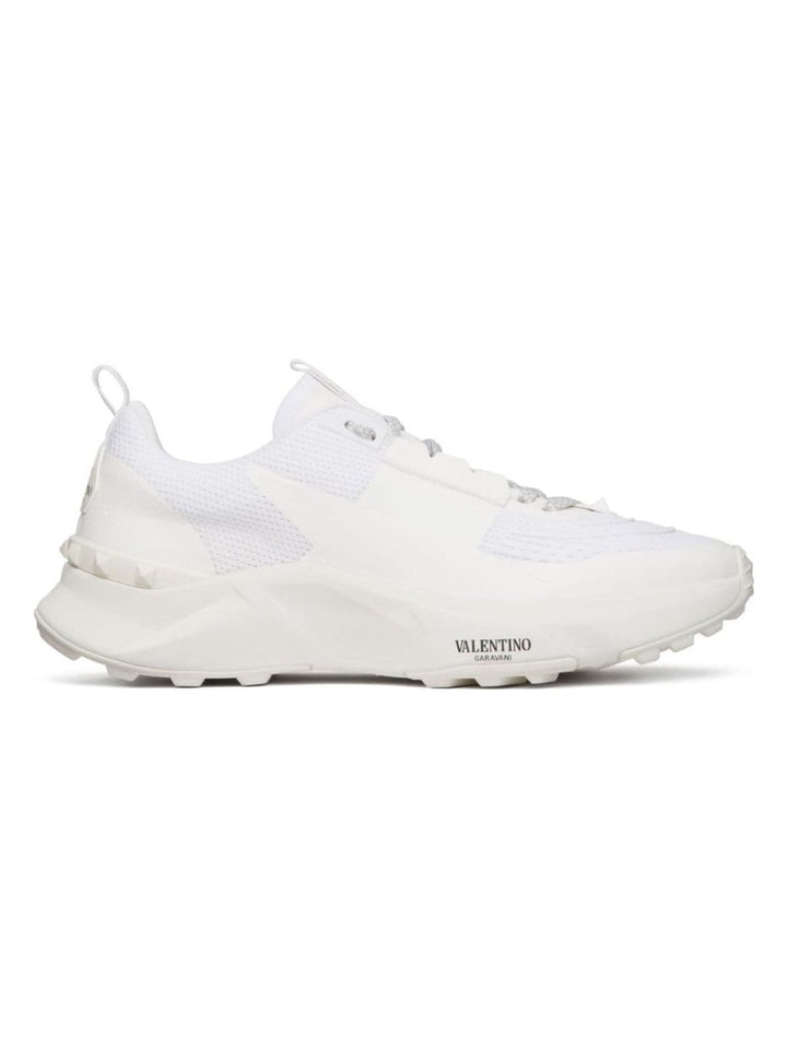 TRUE ACT SNEAKERS