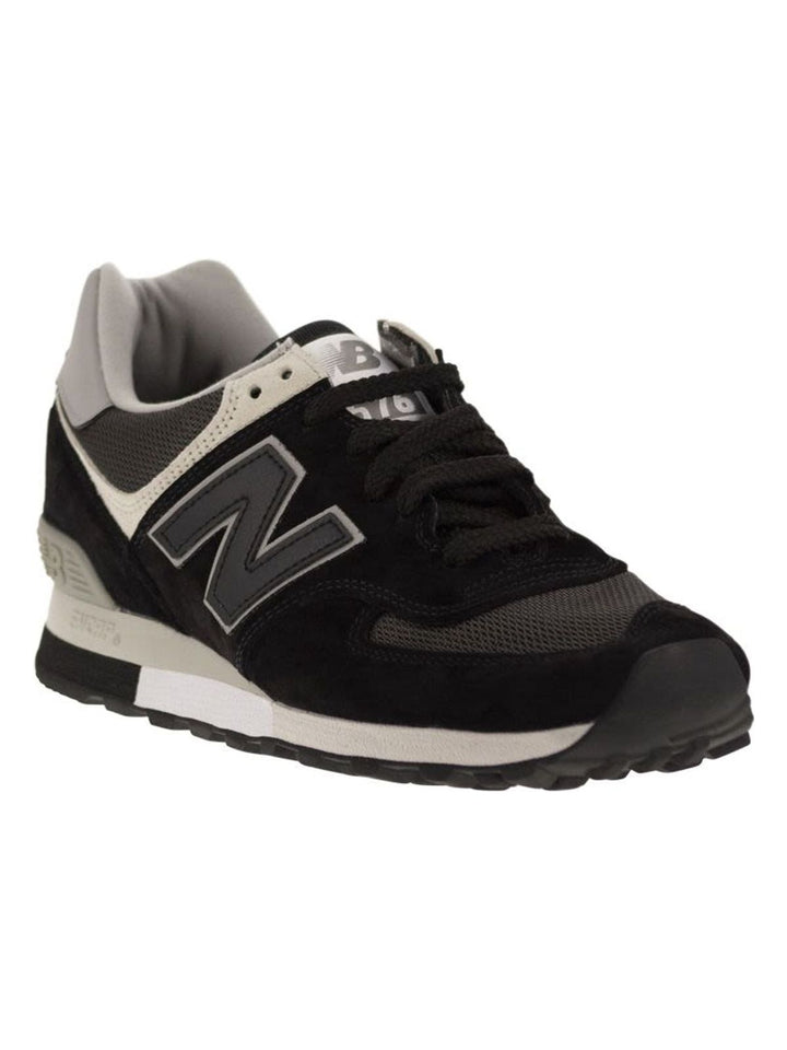 576 - SNEAKERS