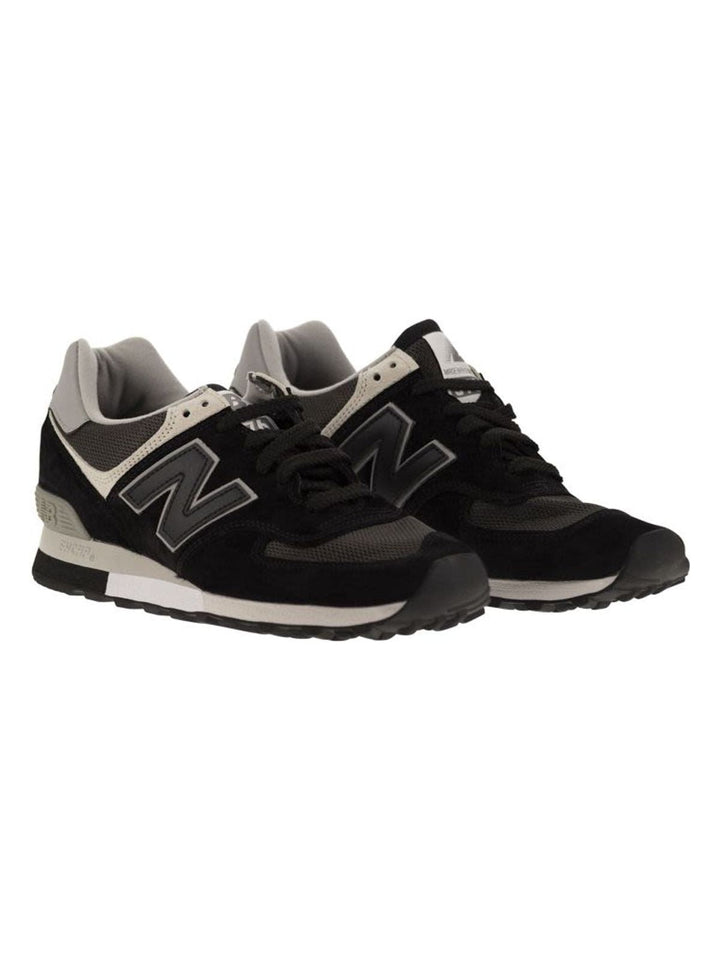 576 - SNEAKERS