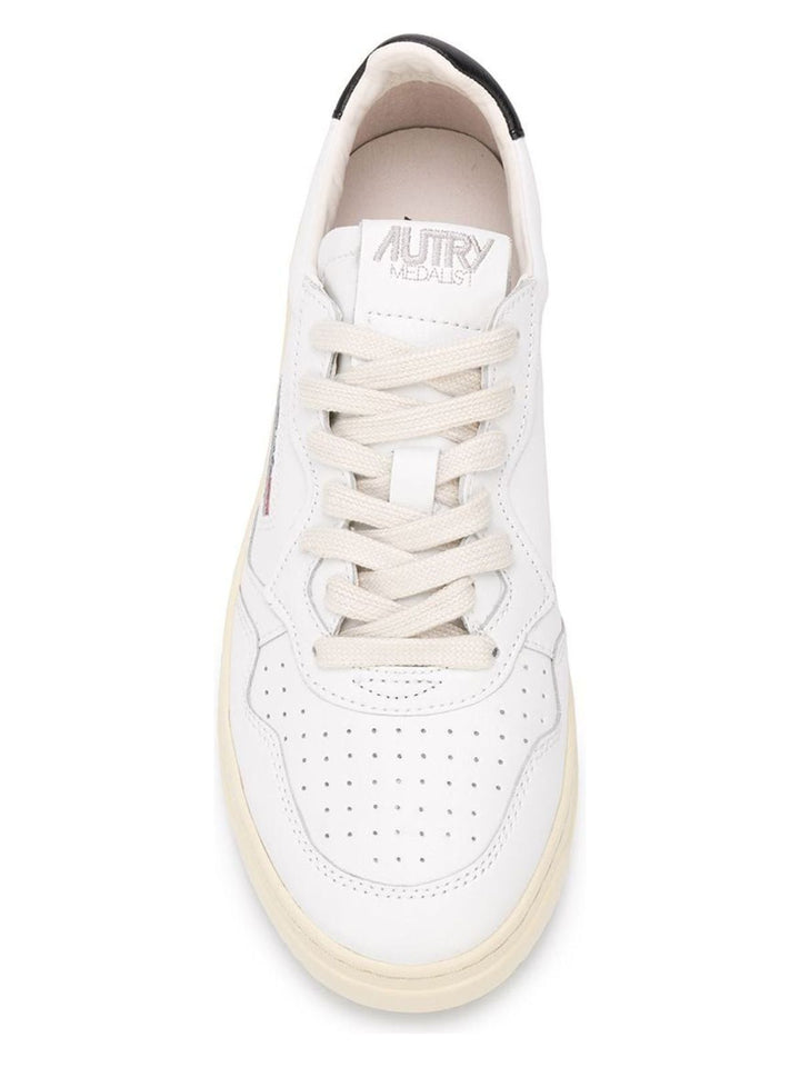 MEDALIST WHITE/BLACK TRAINER