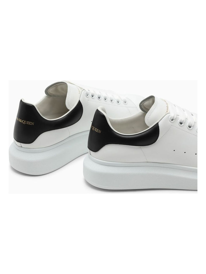 OVERSIZED SNEAKER