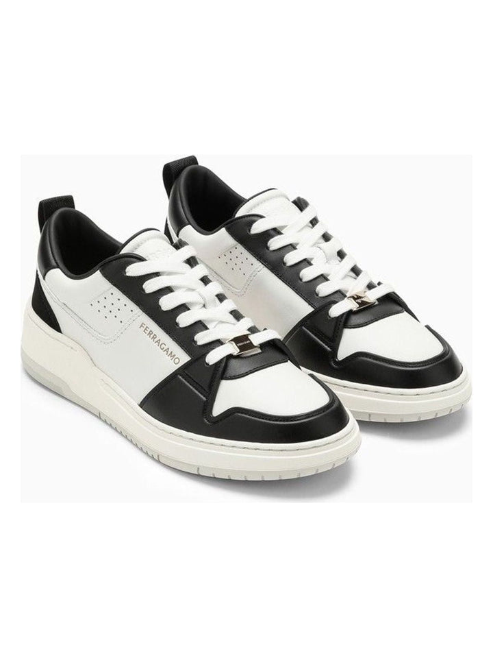 LOW BLACK/WHITE LEATHER TRAINER