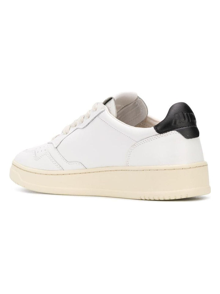 MEDALIST WHITE/BLACK TRAINER