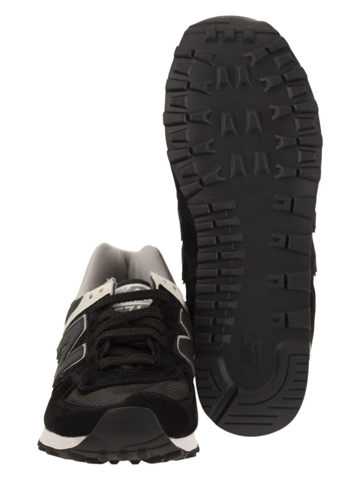 576 - SNEAKERS