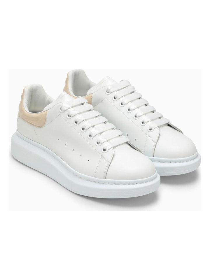 OVERSIZED SNEAKERS