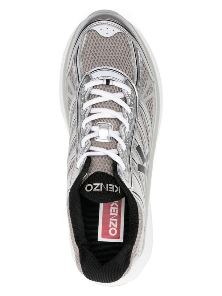 LOW TOP SNEAKER