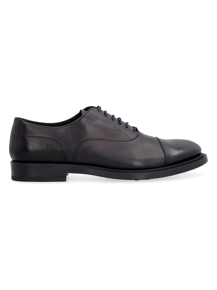 LACE-UPS IN BLACK LEATHER