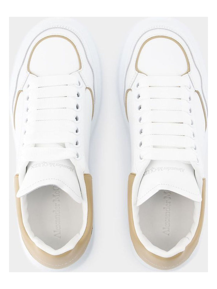 OVERSIZED SNEAKERS