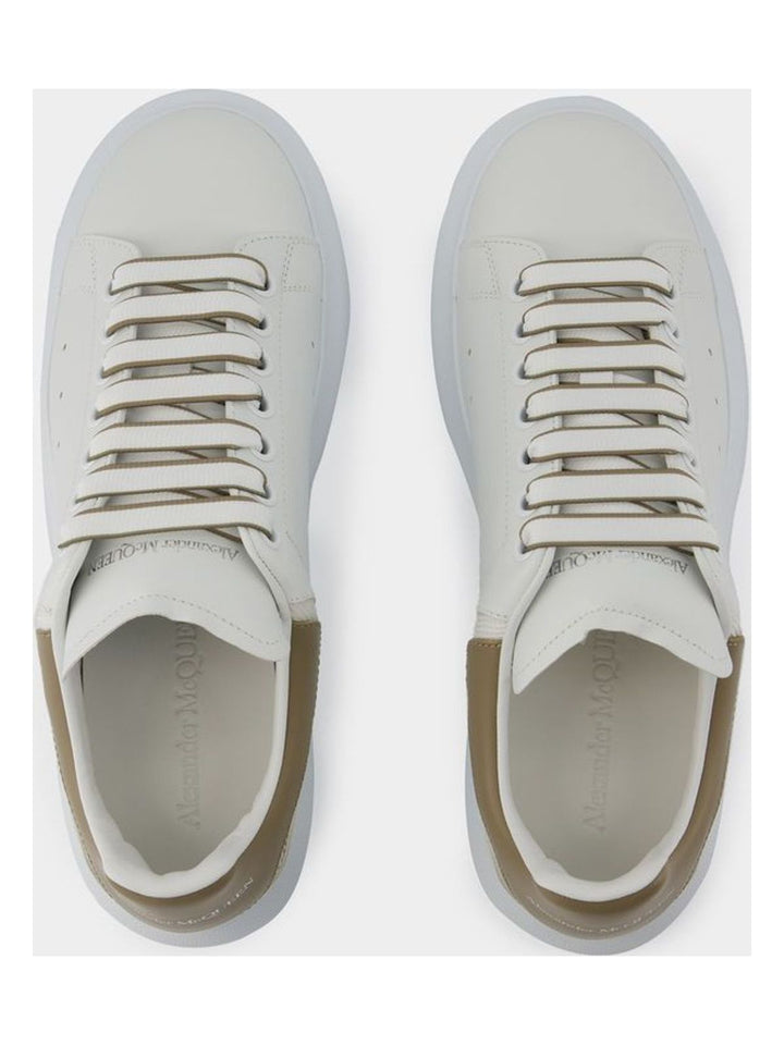 OVERSIZED SNEAKERS