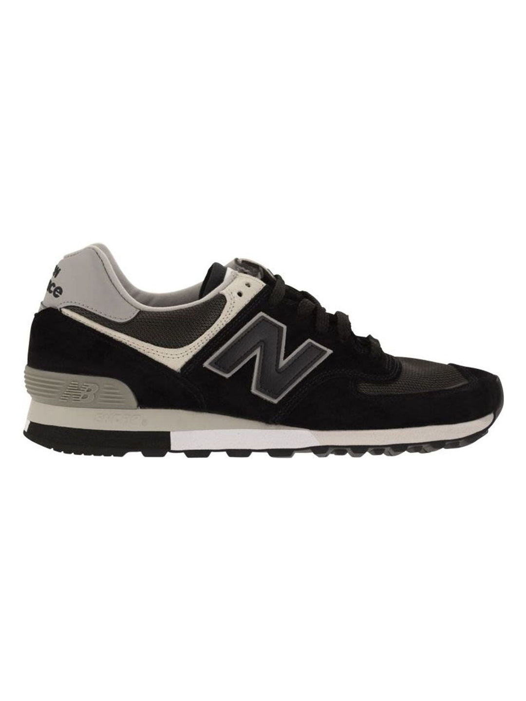 576 - SNEAKERS