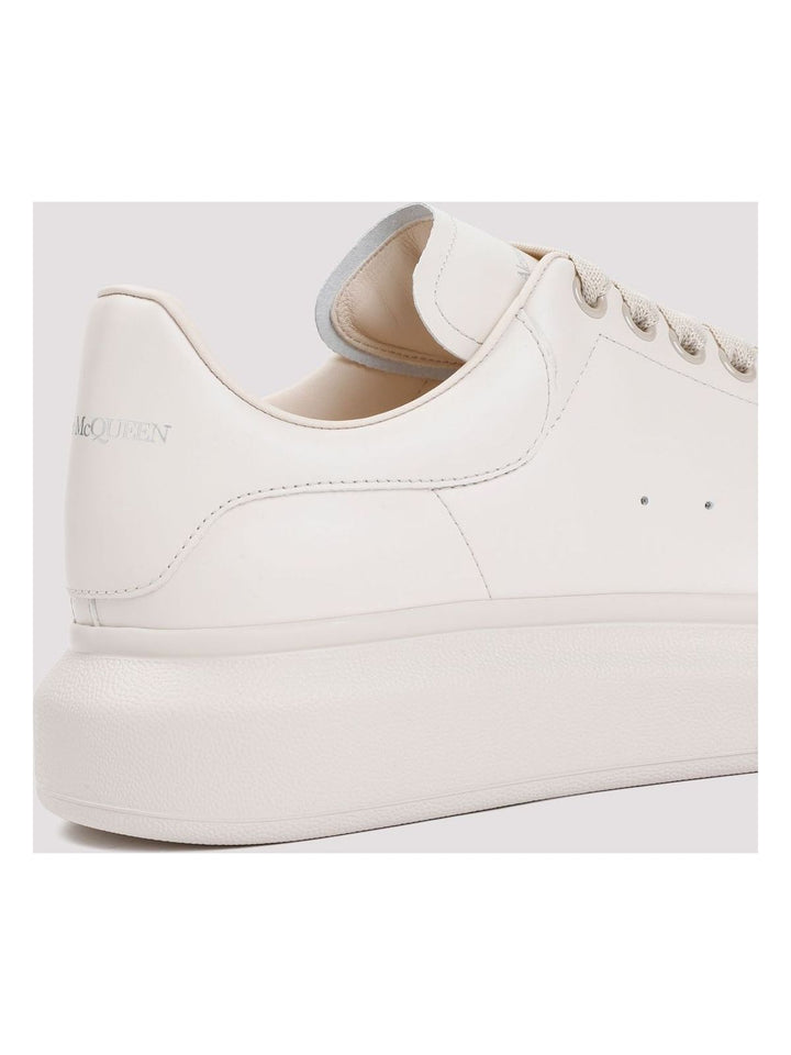 OVERSIZED SNEAKERS