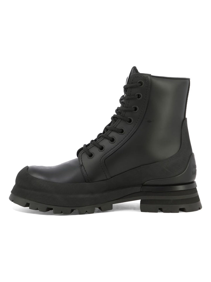 "WANDER" LACE-UP BOOTS
