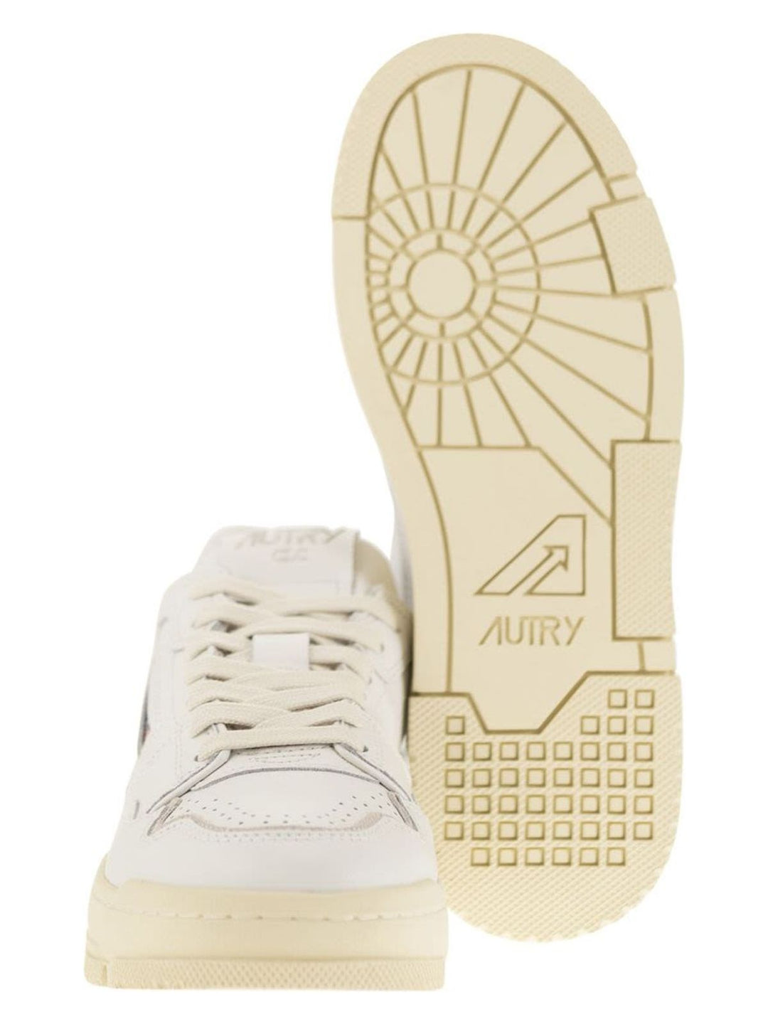 LOW CLC WHITE LEATHER TRAINER