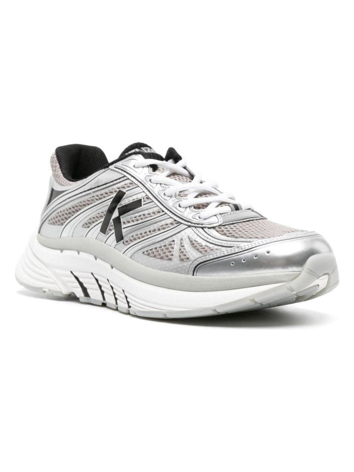 LOW TOP SNEAKER
