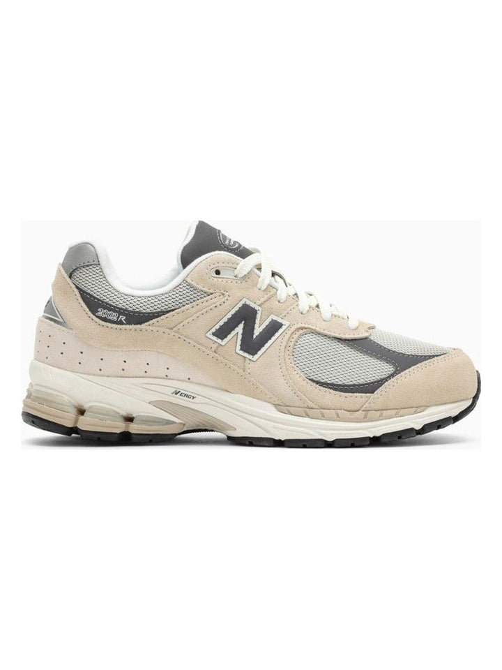 LOW M2002R SANDSTONE SNEAKERS