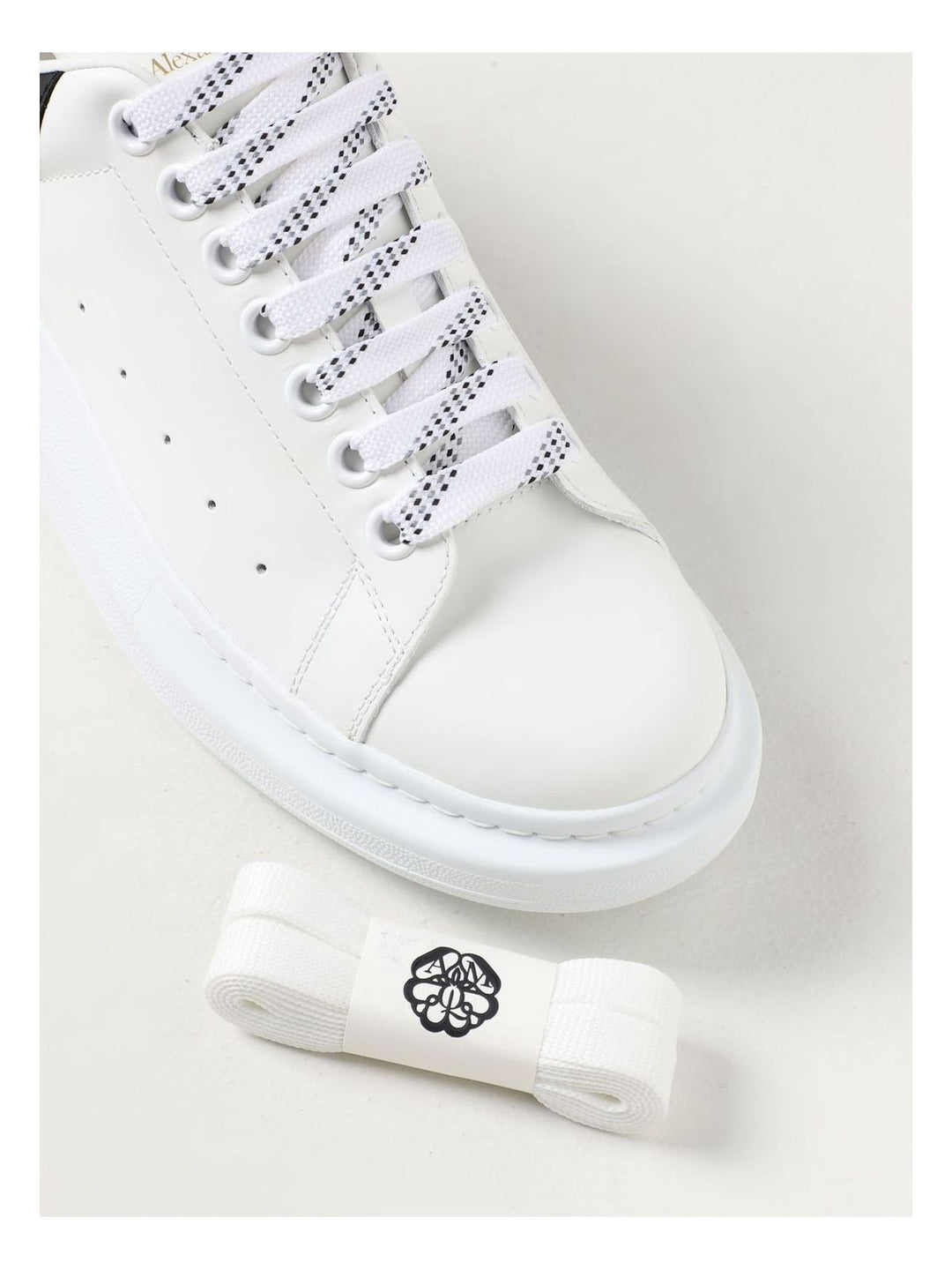 OVERSIZED SNEAKER