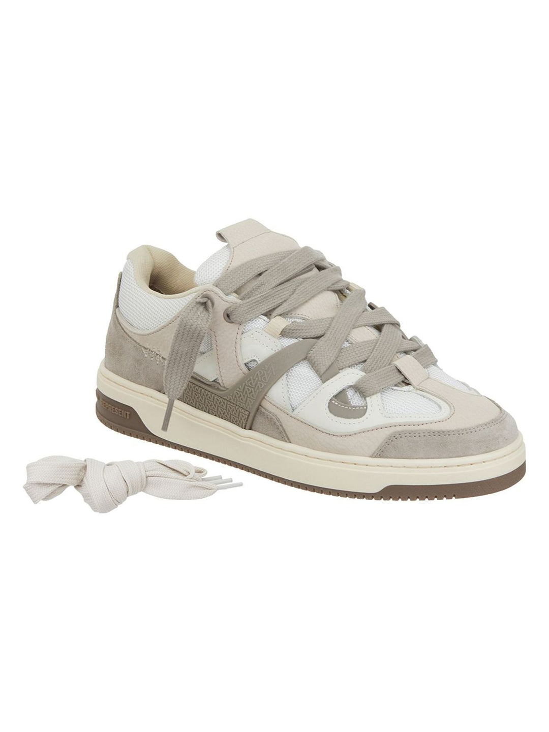 SNEAKER BULLY