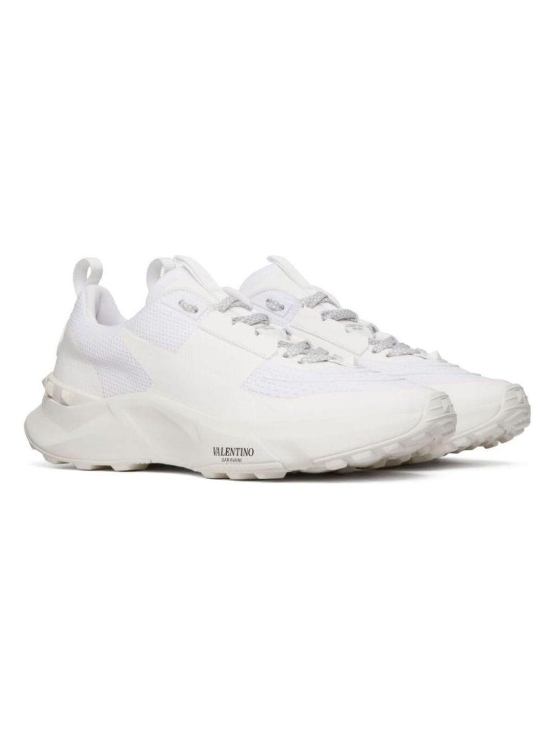 TRUE ACT SNEAKERS