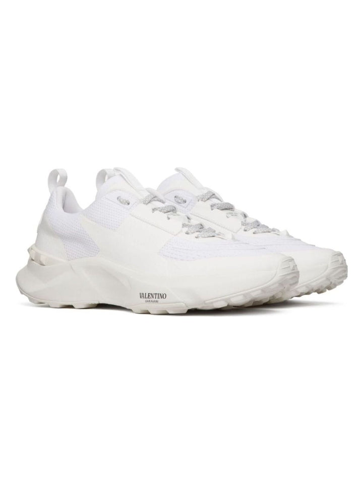 TRUE ACT SNEAKERS