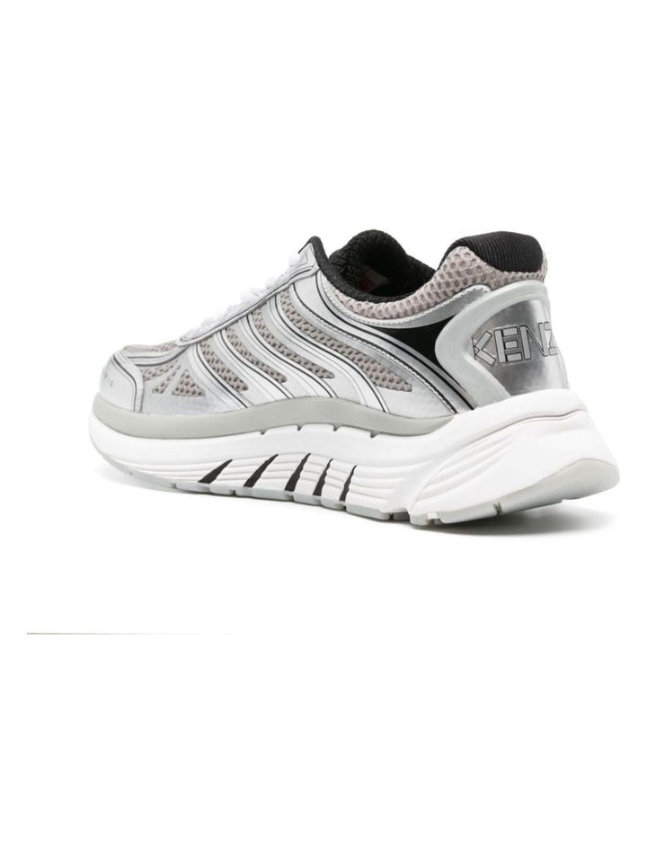 LOW TOP SNEAKER