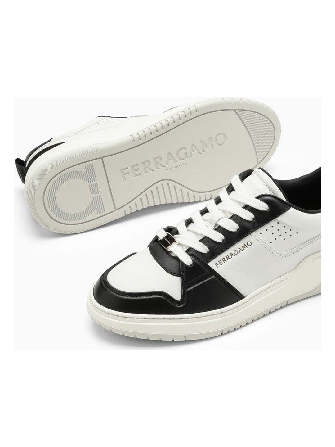 LOW BLACK/WHITE LEATHER TRAINER
