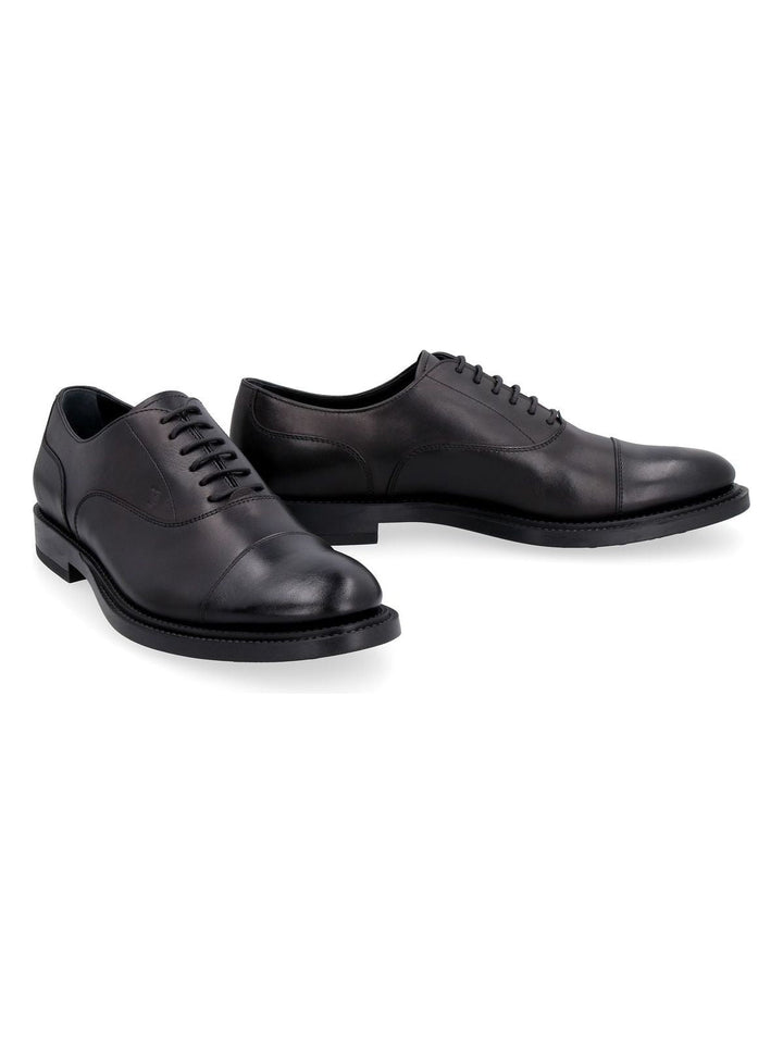 LACE-UPS IN BLACK LEATHER