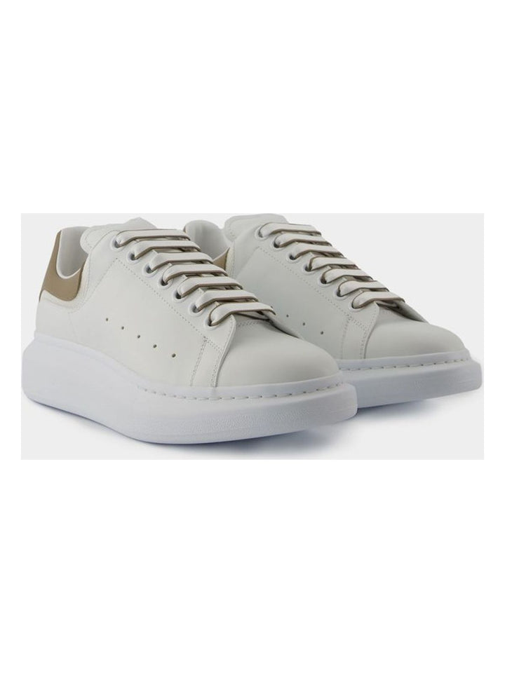 OVERSIZED SNEAKERS