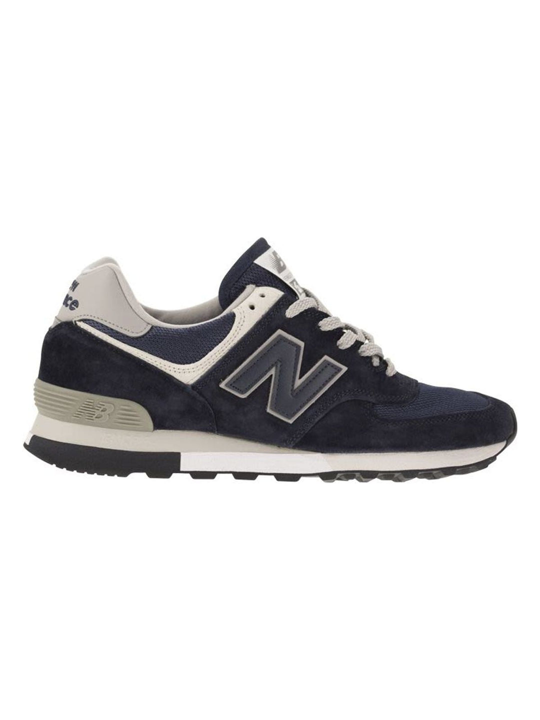 576 - SNEAKERS