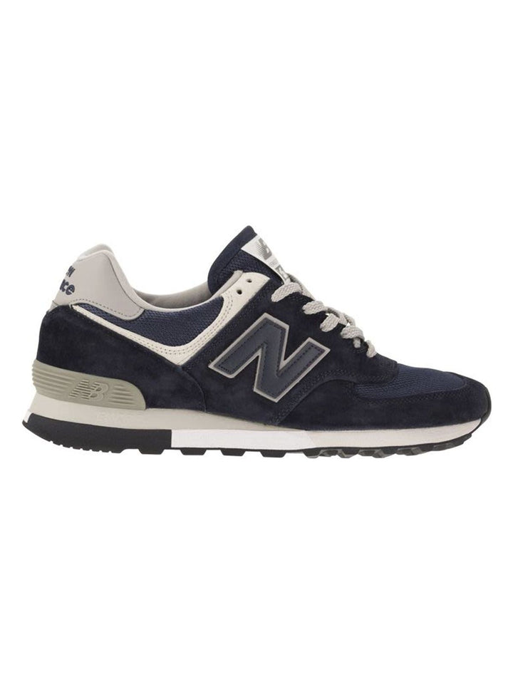 576 - SNEAKERS