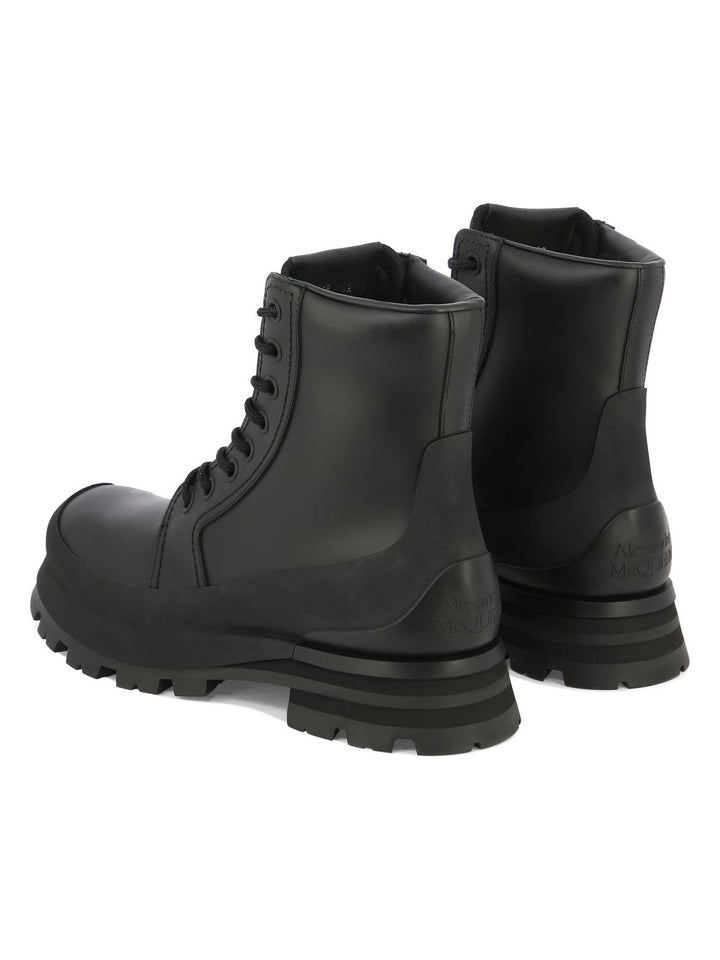 "WANDER" LACE-UP BOOTS