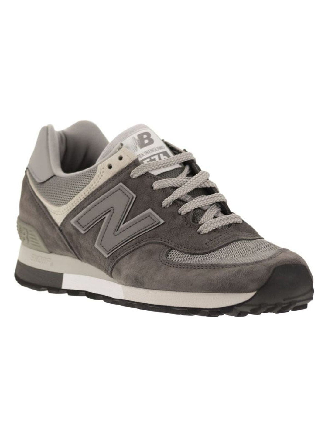576 - SNEAKERS