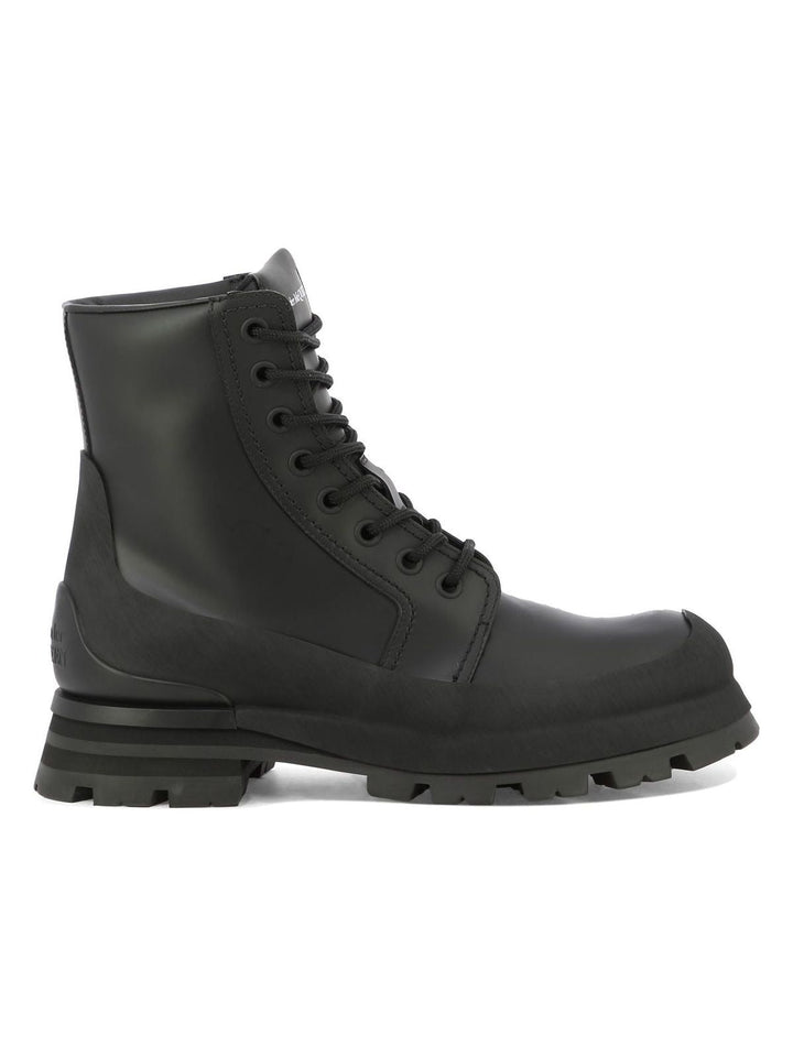 "WANDER" LACE-UP BOOTS