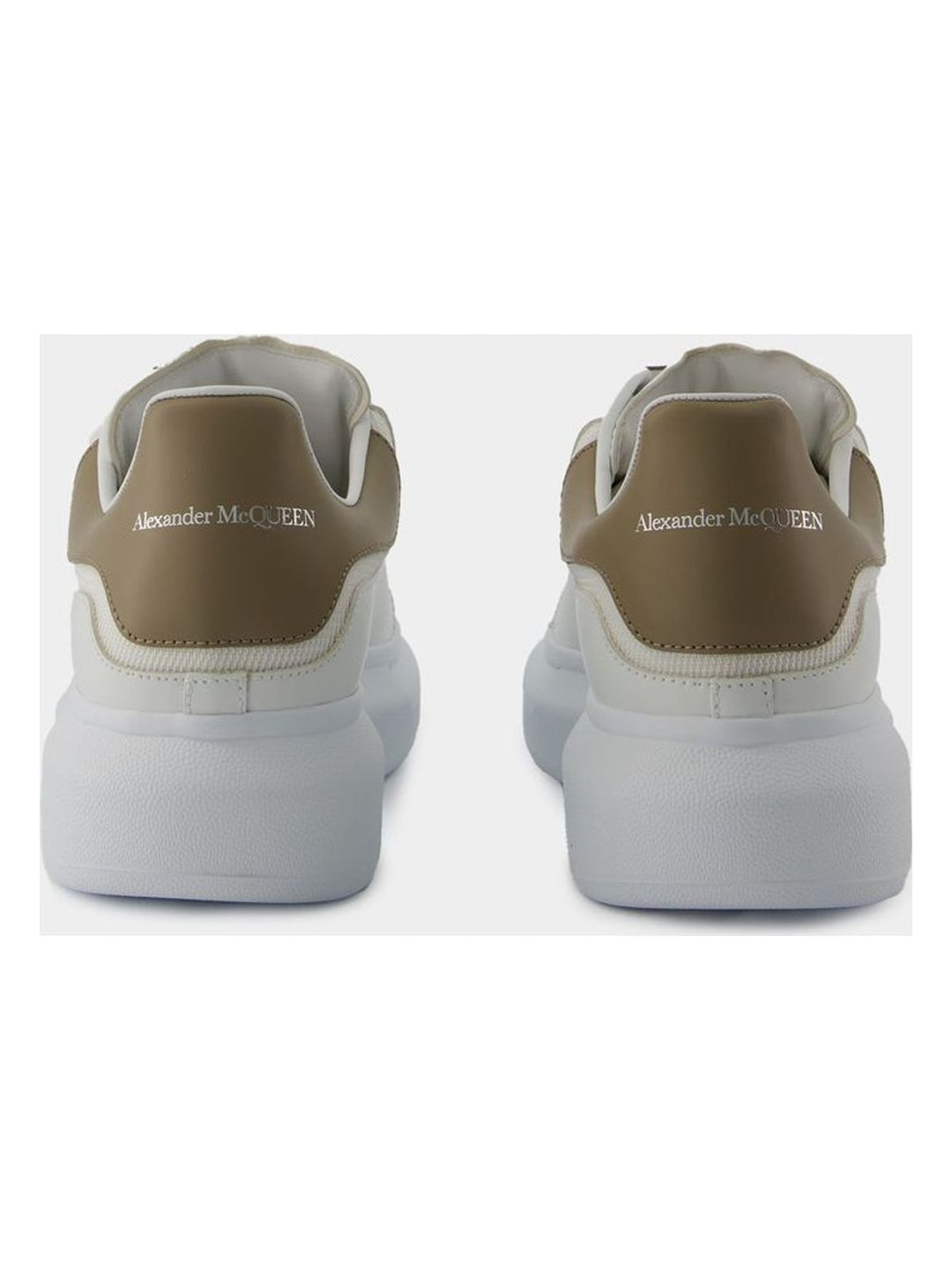OVERSIZED SNEAKERS