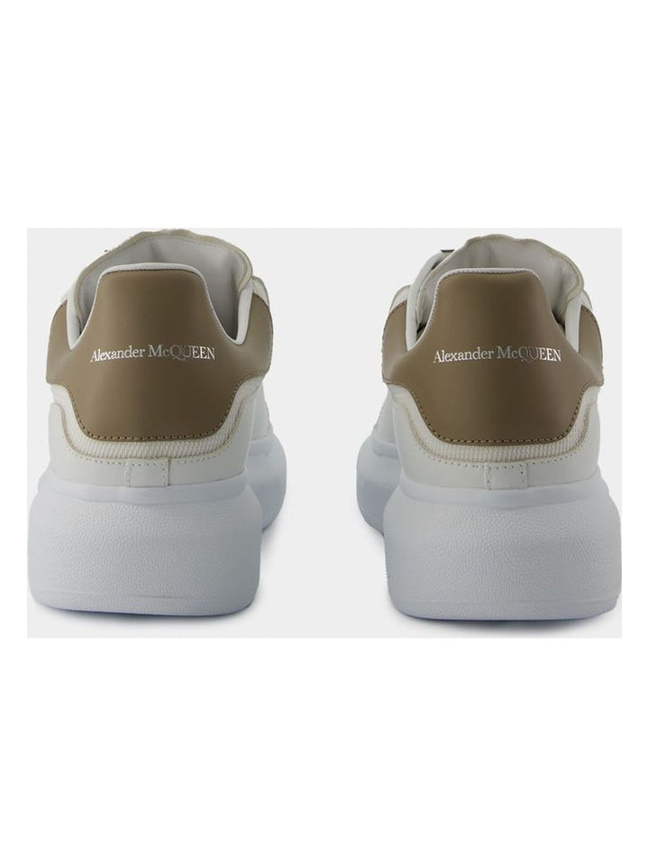 OVERSIZED SNEAKERS