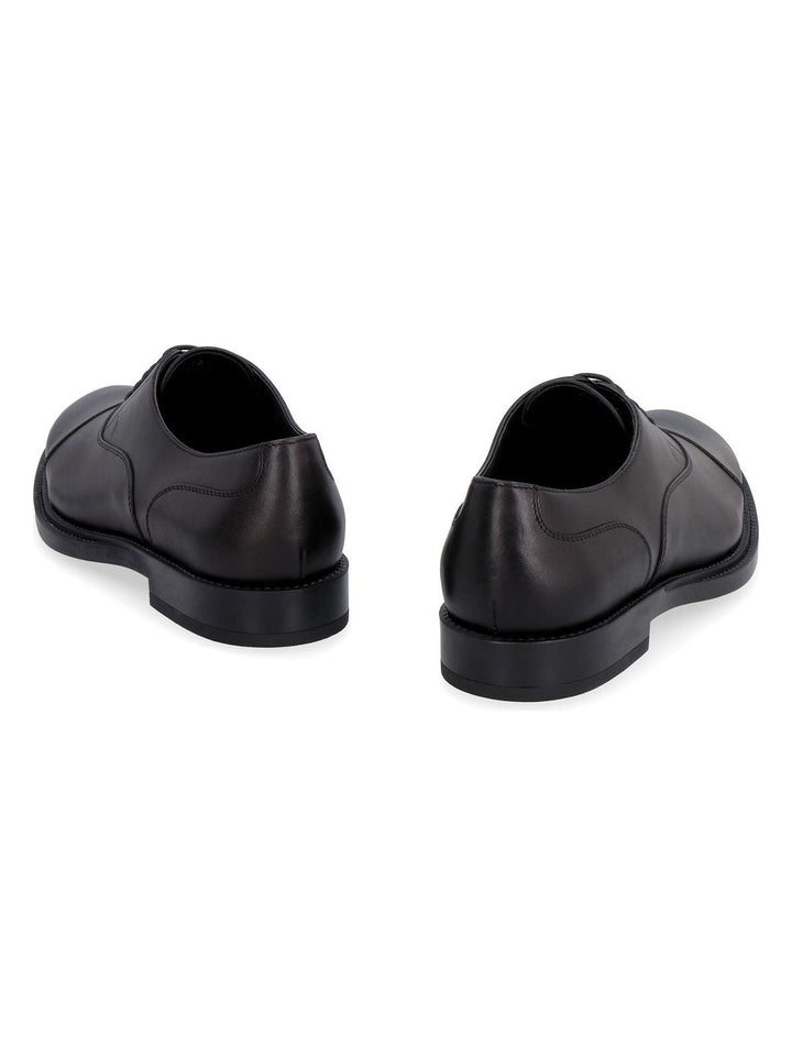 LACE-UPS IN BLACK LEATHER